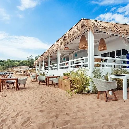 хотел андре 체르노모레츠